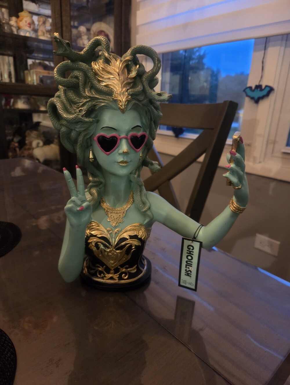 Ghoulish Medusa Selfie Bust Figurine Gold Glam Heart Sunglasses New Halloween